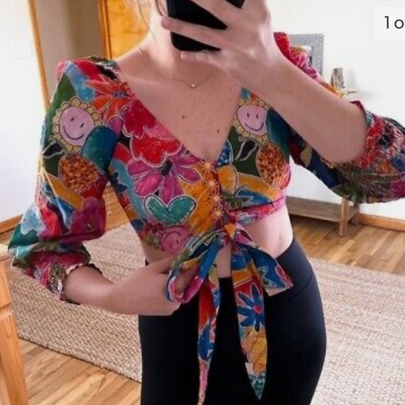 Farm Rio Deep-V Tie-Waist Top NWT Small 🍍🍓🌼🌸🌺 - Picture 9 of 13